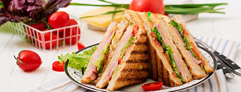 Sándwich-Integral-con-Queso-y-Tomate